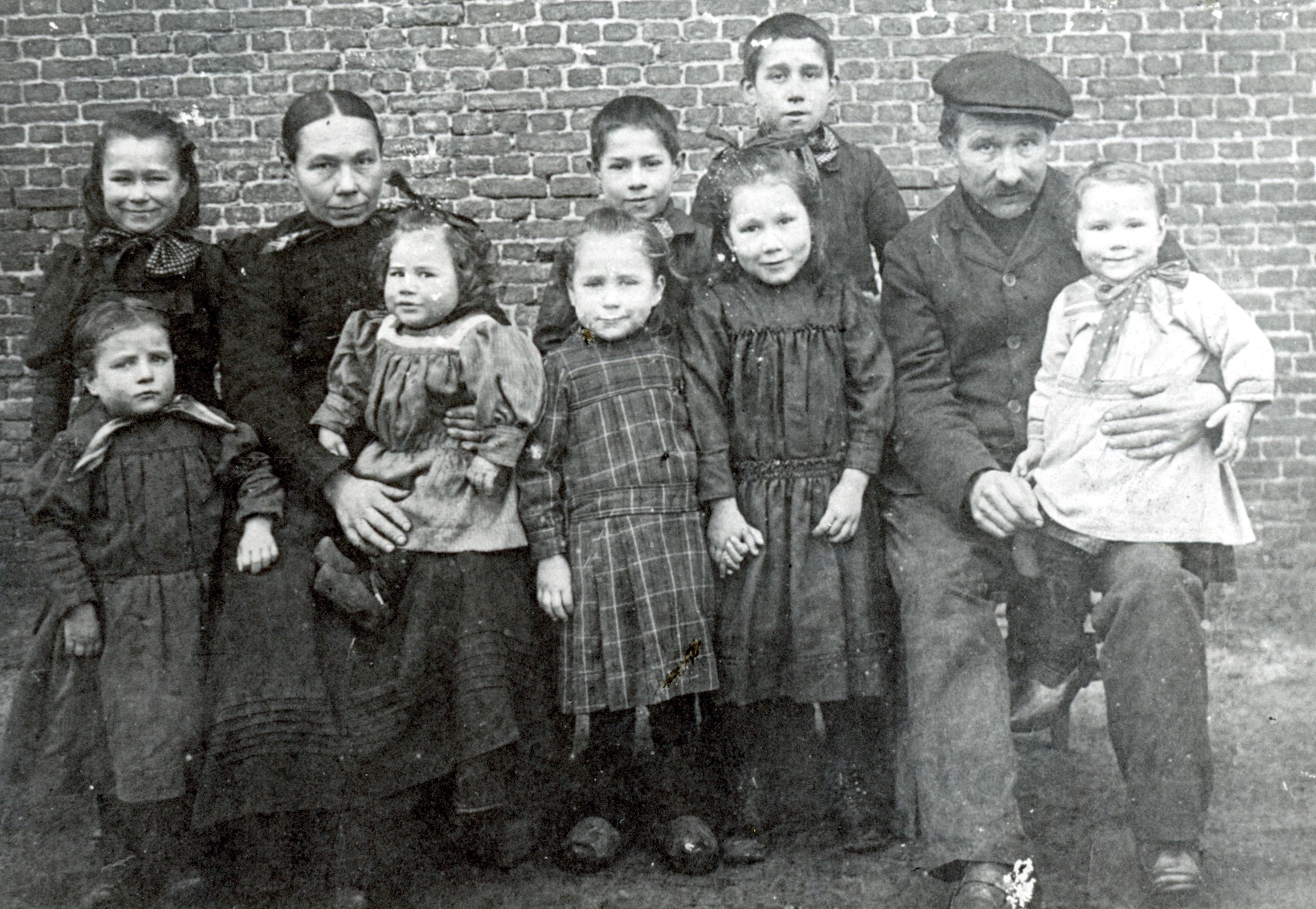 Familie Remeysen omstreeks 1915. Herkent u iemand? (nr. 14-1)